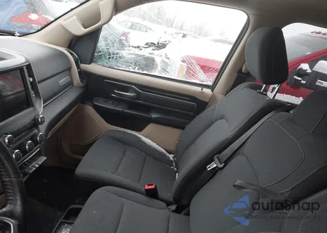 2019 Ram 1500 Big Horn/Lone Star 4X4 6'4 Box z USA, uszkodzony, nr VIN 1C6SRFBT1KN833358